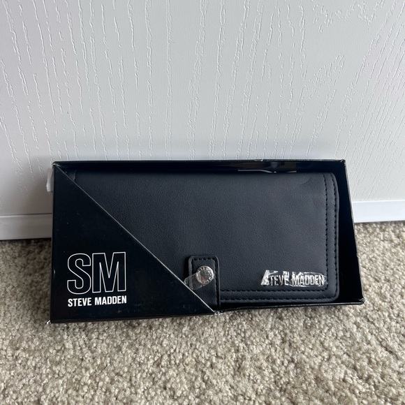 Steve Madden Black Wallet - Picture 4 of 4
